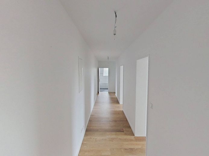 Moderno appartamento con 4 locali, BALCONE e vasca da bagno a Lübeck-Buntekuh – Flur