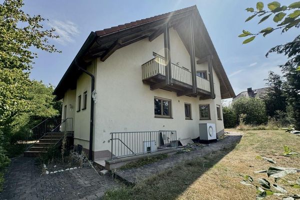Paradis familial partiellement modernisé sur le plan énergétique, dans un environnement calme