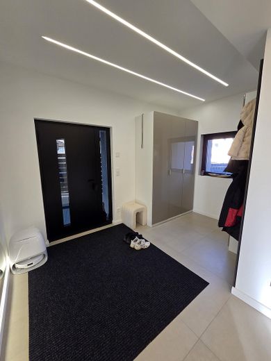 Wohnen auf hohem Niveau | Exklusives Einfamilienhaus | Kernsaniert & hochwertig ausgestattet – EG Garderobe Eingangsbereich