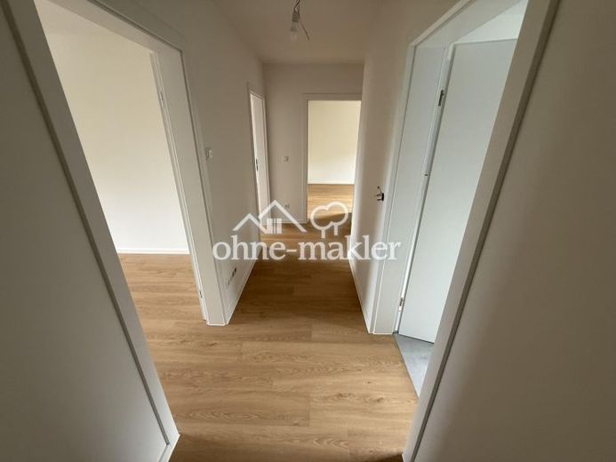 Sanierte Dachgeschosswohnung mit Fußbodenheizung und Stellplatz zum Erstbezug – फोटो 1