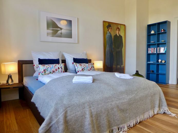 Sanierte bezugsfertige Villa mit Weitblick für Eigennutzung und/oder Kapitalanlage – Zimmer im EG