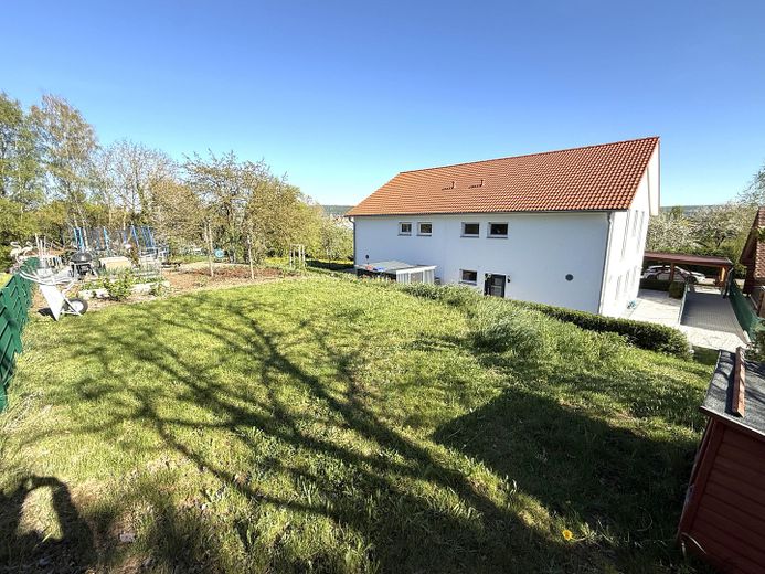 Garten und Rückseite Haus