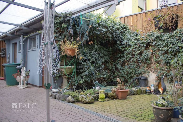 Mitten im Zentum investieren, Mehrfamilienhaus in Jülich – Innenhof