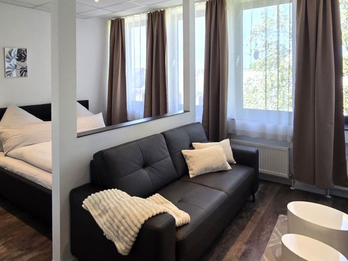 1-Zimmer-Apartment für 2 Personen, möbliert und voll ausgestattet, zentral in Niederrad – Foto 1