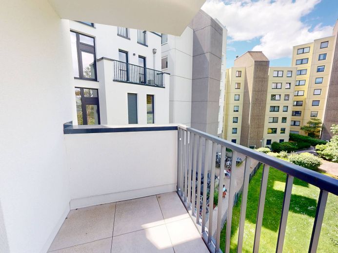 Platz & Komfort, gepaart mit modernem Design: Exklusive 3-Zimmer-Wohnung mit 2 BALKONEN, EBK und 2 Bädern – Balkon II
