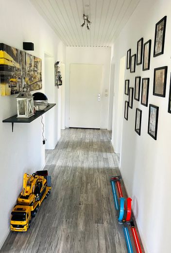Appartement calme, lumineux et moderne de 3 à 4 pièces, avec cuisine et salle de bains, près de Dinkelscherben, avec jardin, garage, etc. – Photo 3