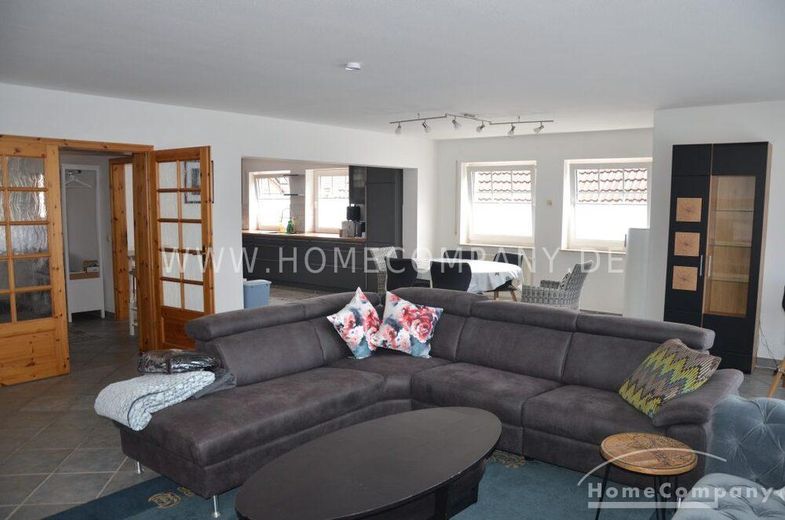 Großes Haus, möbliert, 6 Zimmer, Terrasse /Garten, Balkon, geeignet für bis zu 6 bis 8 Personen. – 380e36adf3ed3c0c9968cd61658538baa68c89f1.jpg