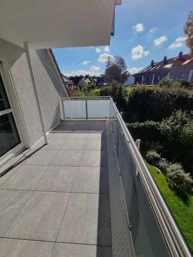 شقة من 3.5 غرف مع شرفة كبيرة في موقع هادئ في هنتروب – Balkon