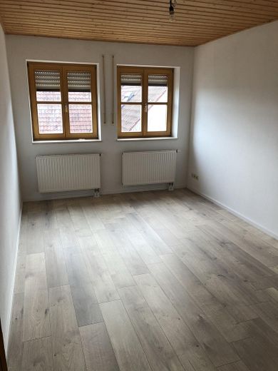 Wunderschöne Wohnung mit Balkon in bester Lage von Pöttmes – Zimmer 1