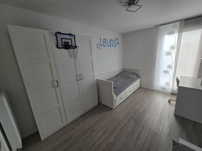 Kırsal alanın kenarında modern, yeni gibi müstakil sıra ev – Kinderzimmer