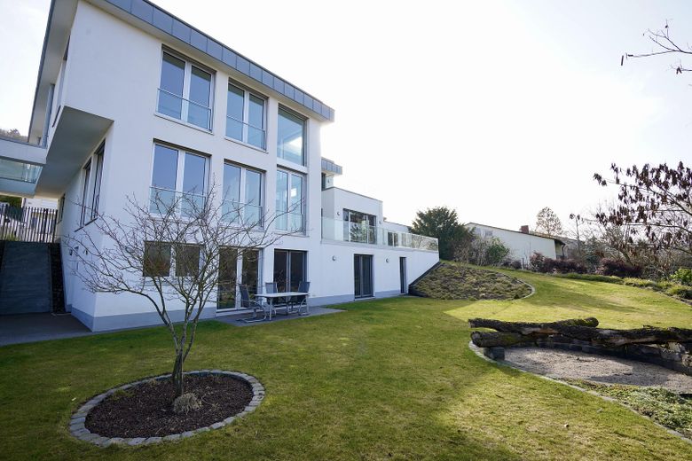 Luftige Bauhausvilla – Gartensicht