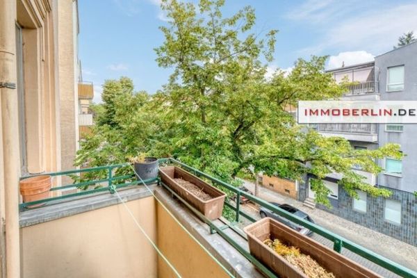 IMMOBERLIN.DE – Przestronne mieszkanie w starej kamienicy z balkonem od południa w spokojnej lokalizacji