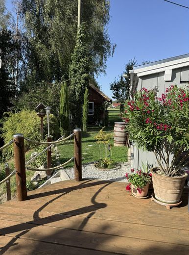Ekskluzywna nieruchomość nad rzeką Neufnach – przestronne mieszkanie na działce o powierzchni ok. 1700 m² – Terrasse/ Gartenbereich