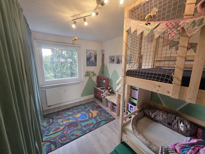 Bremen Neustadt’ın çatılarının üzerinde yaşam – gün batımları sunan modernize edilmiş 4 odalı daire! – Kinderzimmer I