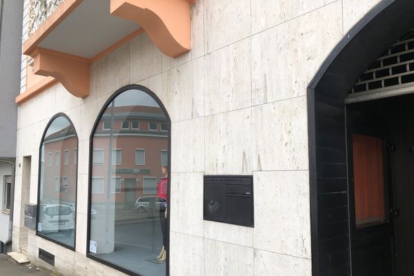 🚀 Il vostro nuovo spazio commerciale di carattere: soffitti alti, vetrine enormi e massima flessibilità!