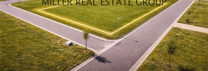 Großzügiges Baugrundstück mit ca. 1.364 m² - ideale Voraussetzungen für Mehrfamilienhaus oder zwei Einfamilienhäuser! – MILLER REAL ESTATE GROUP