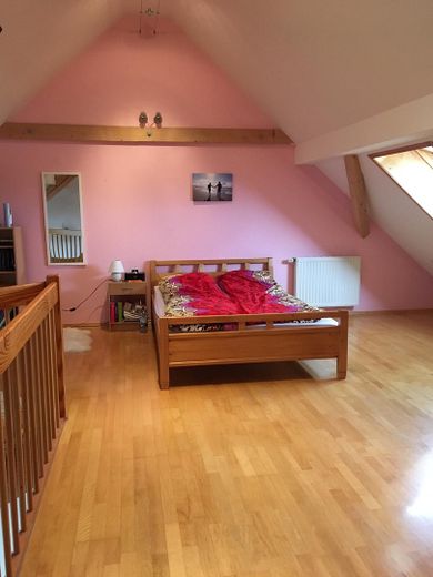 Komfortabel ausgestattete Maisonettewohnung/ Galeriewohnung 1,5 Zimmer mit Balkon – Schlafzimmer