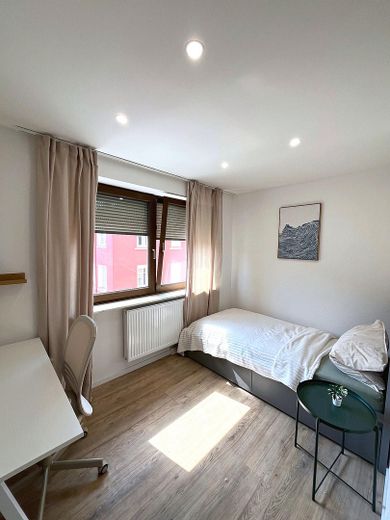 Nur noch 6 WG Zimmer frei | Erstbezug, voll möbliert & ab sofort – Zimmer