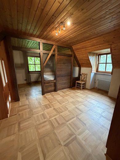 Wohnen mit Charakter: Charmantes Einfamilienhaus mit großem Garten & Kamin – Zimmer2