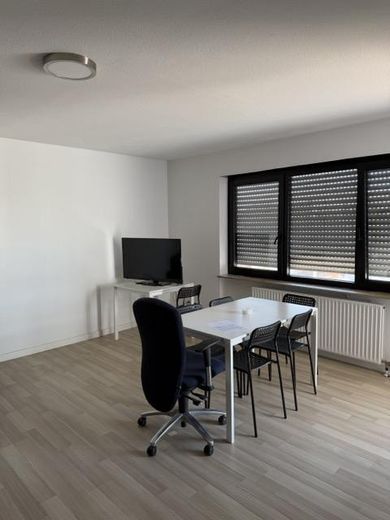 Lampertheim’de balkonlu, yenilenmiş, boş 3 odalı daire – Zimmer