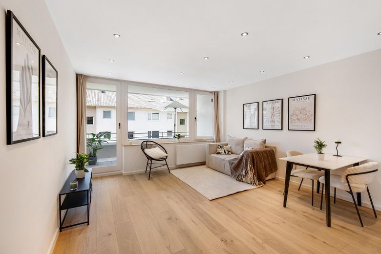 Erstbezug nach Kernsanierung: Exklusive Designerwohnung mit EBK, Balkon & TG-Stellplatz – Wohnzimmer/Esszimmer