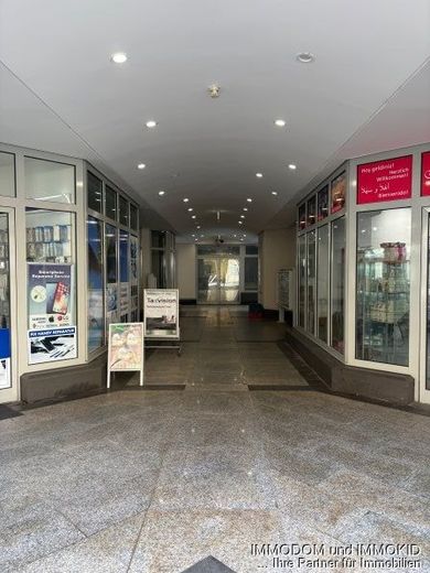 2-Zimmer-Dachgeschoss-Maisonetten-Wohnung mit BALKON und EINBAUKÜCHE mitten im Herzen von Zwickau – Hauseingang