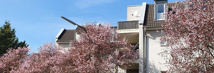 3 Zimmer Wohnung mit Balkon in Niederkassel – Hausansicht