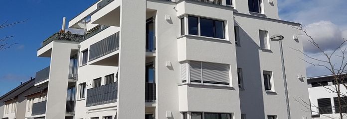 Markdorf’ta Alpler manzaralı, asansörlü ve küçük bir konut kompleksinde güneş alan 2,5 odalı çatı katı dairesi