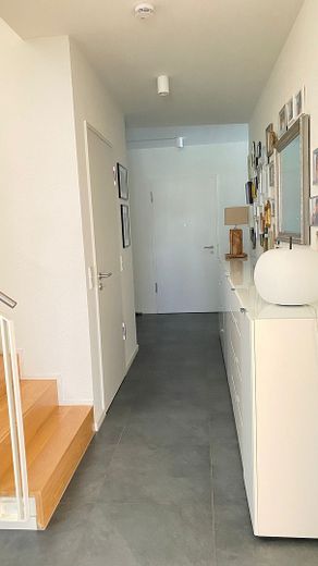 Bestens ausgestattete Maisonette-Wohnung (ca. 185 m², mit Einbauküche) in ruhiger Citylage von Bühl! – Flur / 1. OG