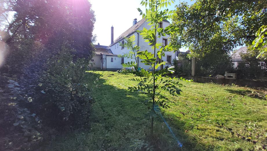 Landhaus, vielseitig nutzbar, 380 qm Wohn- und Nutzfläche,  für große Familien oder Gruppen – Gartenansicht
