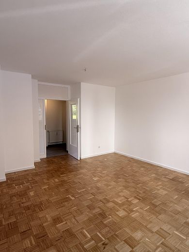 Provisionsfreie frisch renovierte EG-Wohnung mit Stellplatz nahe Wilhelmplatz und Schreventeich – Wohnzimmer 2