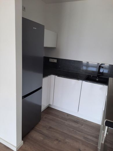 GV-Stadt, 3 Z/K/D/B/Abst., 79 m² mit Süd-Balkon, Aufzug, barrierefrei, Wärmepumpe, PV-Strom – Küche