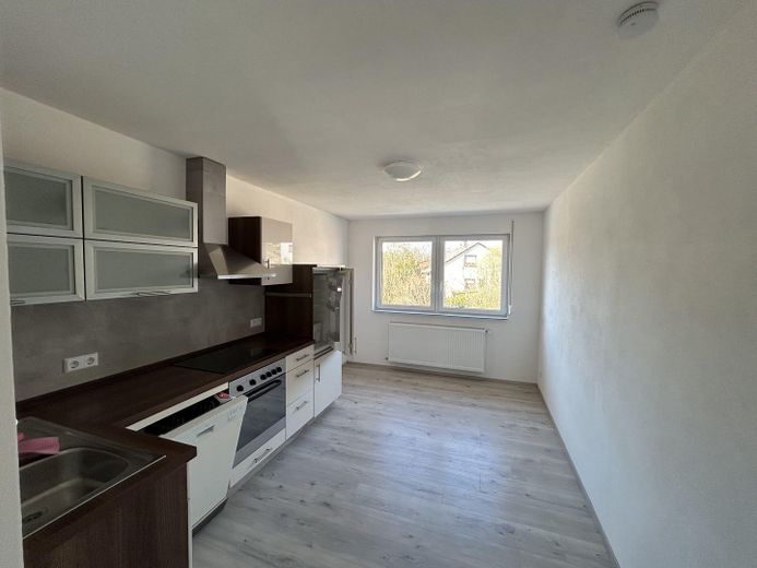 Tanto spazio, tante possibilità: casa plurifamiliare con ampio terreno! – DG Küche