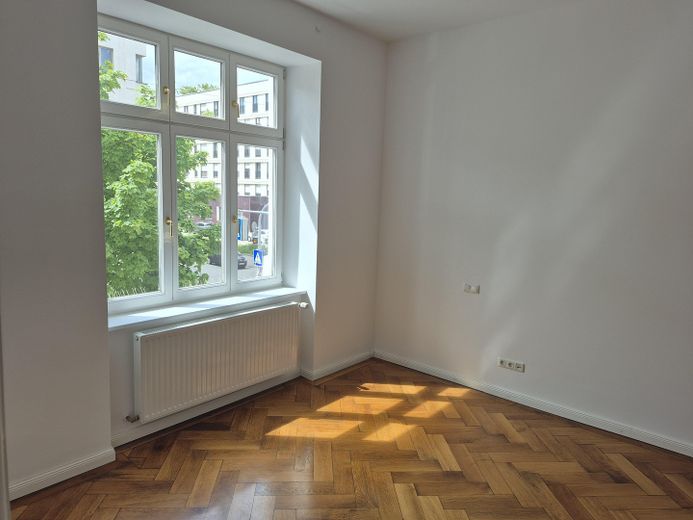 Licht, ruim ingedeeld appartement in een monumentaal pand in München – Zimmer