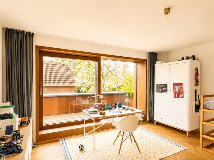 Haus des Jahres 2024 - Doppelhaushälfte – Zimmer mit Ankleide 1.OG