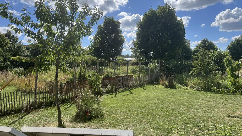 Biesenthal: 1.646 m² erschlossen, Altbau, PV-Anlage, 40 Min nach Berlin – Nochmal Garten