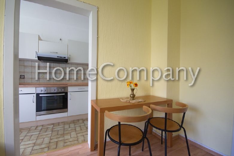 En pleno Rüttenscheid y en una zona tranquila: apartamento amueblado con suelo laminado cerca de la estación de metro Martinstraße – cb67845eb71b40e13b9bd8225c478b6bac74730f.jpg