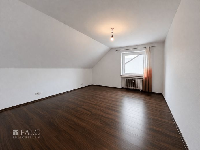 Bezugsfreie 3-Zimmer-DG-Wohnung mit ca. 95 m² in Kaarst-Holzbüttgen - ruhig gelegen &amp;  modernisiert – Schlafzimmer