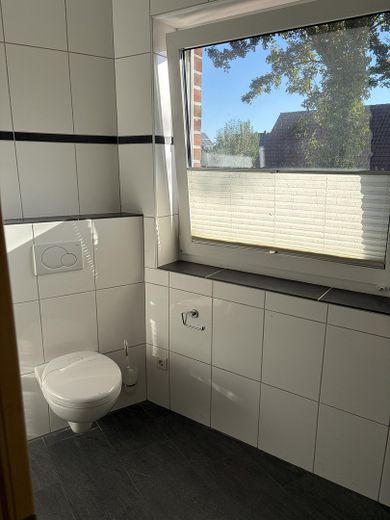 Großzügige Maisonette-Wohnungmit Balkon und eigenem Garten – Bad OG