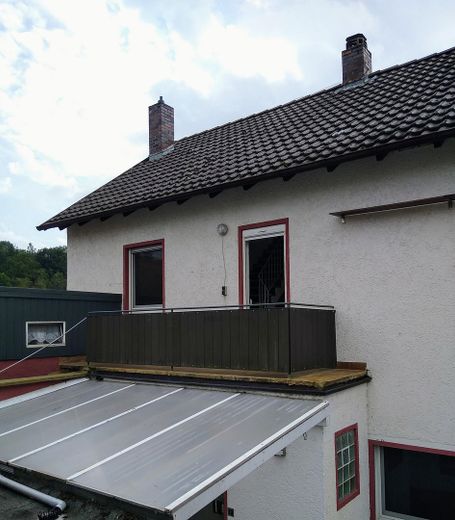 Sin comisión: casa con garaje en venta – OG mit Balkon Nebengebäude