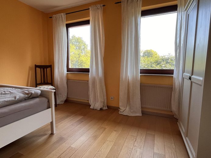 Himmelmoor yakınlarında, sakin bir konumda büyük güneybatı bahçeli cazip sıra evin son evi – Schlafzimmer vorn