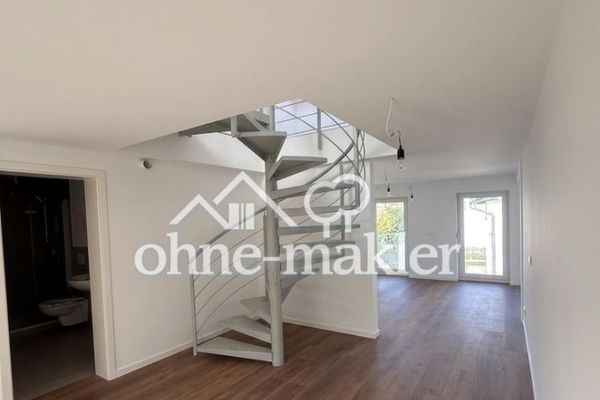 Große helle 6 Zimmer-Wohnung mit Balkon - Erstbezug nach Kernsanierung