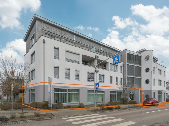 Repräsentative Büro- oder Praxisfläche in zentraler Lage - Ehemalige Bankfiliale mit 8 PKW-Stellplätzen. – Foto 1