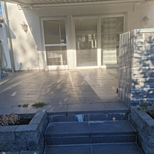 Rückseite Haus + Outdoor-Küche