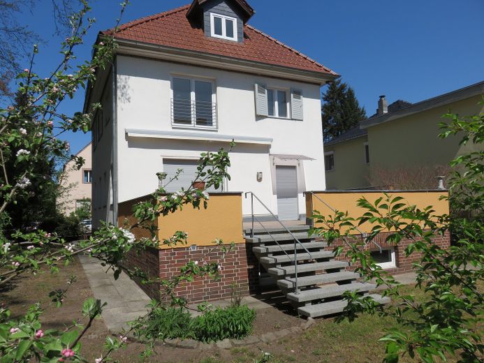 Sonnenterrasse und Saunalandschaft nahe Spandauer Forst – Urlaub zu Hause