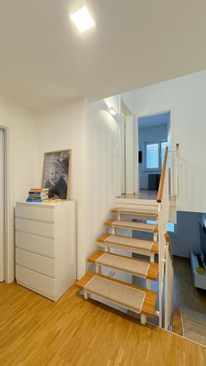 Modernes Townhouse am Rheinauer See – 5,5 Zimmer, 2 Terrassen, Garage & Top-Ausstattung – Flur 1.OG 