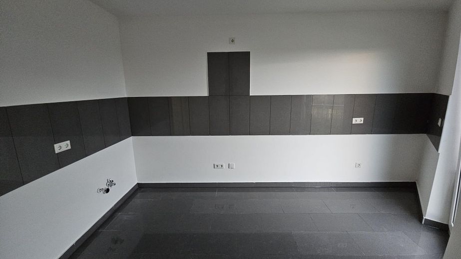 3,5-Zimmer-Wohnung in Bad Vilbel: Modernes Wohnen mit Dachboden – Küche