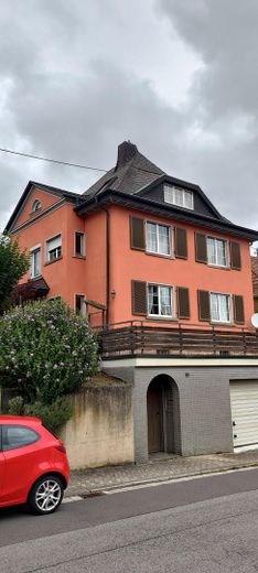 Einfamilienhaus in Saarbrücken-Jägersfreude! – Hausfront