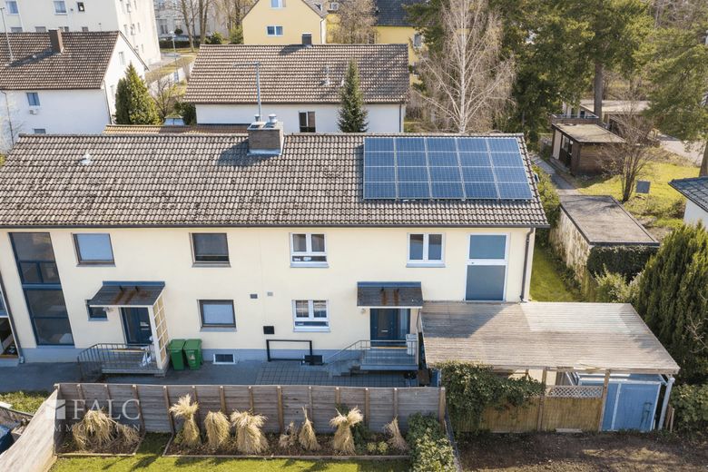 Familienfreundlich, gepflegt, sofort wohnlich - Doppelhaushälfte mit Gartenidylle in Ottobrunn – Außenansicht