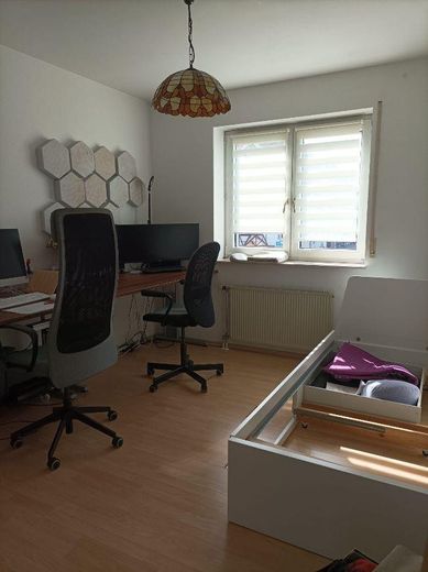 No commission from private seller: vacant 3-room apartment with balcony, cellar, underground garage in Dietzenbach-Mitte! – Kinder-/ Arbeits-/ Gästezimmer